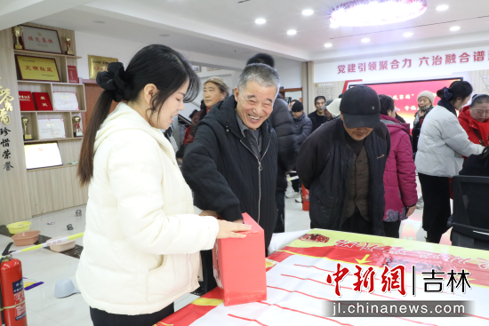 ���񅢼ӻ�ӬF(xi��n)���� ��ʯ��ί������/���D