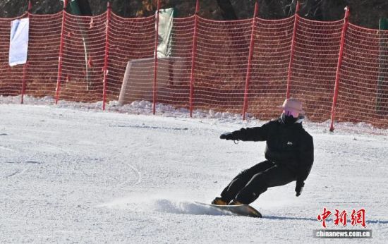 11��21�գ��L(zh��ng)��ɏ��ɽ��ѩ��(ch��ng)�_(k��i)��������ѩ��(��i)�����w�(y��n)�������� �z