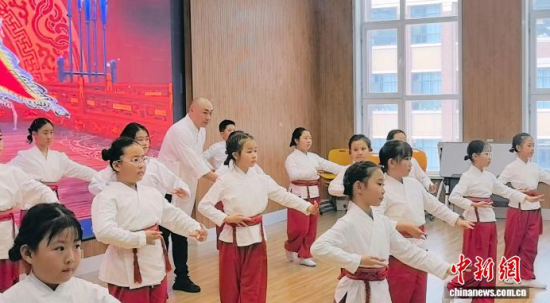 �����݆Tʷ����(qu��n)���ڽoС�W(xu��)�������n����ʯ���� �z