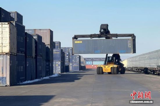 12��11�գ����֬q���������ˆT�ڬq���F·�ڰ��M(j��n)�м��b����b�������� �z