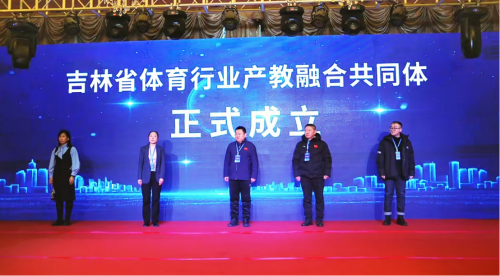 �������У�L(zh��ng)(�Ҷ�)������ϯ��ͬ�w����(d��ng)�xʽ��Ӱ