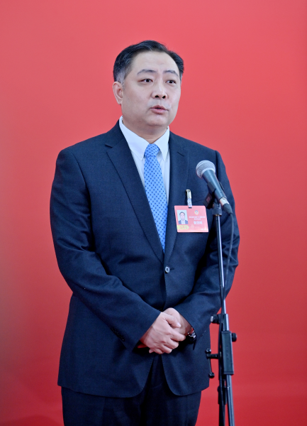 1��26���������f(xi��)����ʡ��ʮ����ί�T��(hu��)���ĴΕ�(hu��)�hί�Tͨ�������ބ���ش�ӛ���ᆖ�� ���� �z