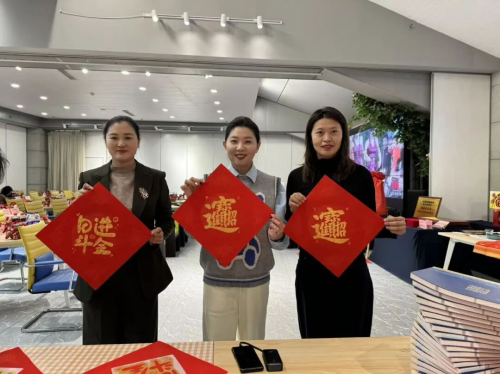 �쁆��(��һ)���O�(�Ҷ�)���(d��ng)�F(xi��n)��(ch��ng)��Ӱ