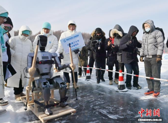 1��10���������L����һ���C���˱�ѩِ�����C�������������ϓ]��ѩ�ȣ��ڱ����ϊ^����������������ӛ�� ���� �z