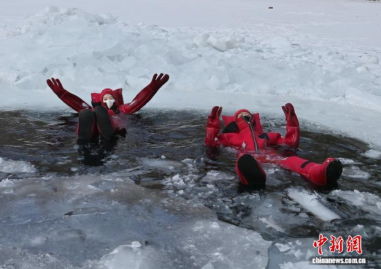 2��5��������ʡ�L������һ�(xi��ng)��(d��)�صı����(xi��ng)Ŀ���������ο�ǰ���w�(y��n)���ڇ�(y��n)������������c��������Ŀ�ļtɫ�����b�䣬��ȻƯ���ڱ���֮�������܄e�µı�ѩ��Ȥ�������� �z