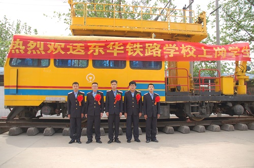 初中學(xué)歷學(xué)鐵路專業(yè)畢業(yè)一般月收入多少？