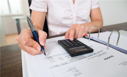 會(huì)計(jì)和美術(shù)設(shè)計(jì)哪個(gè)專業(yè)好，哪個(gè)適合女生？