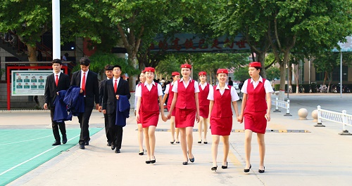 不滿15周歲能報(bào)名石家莊東華鐵路學(xué)校嗎？