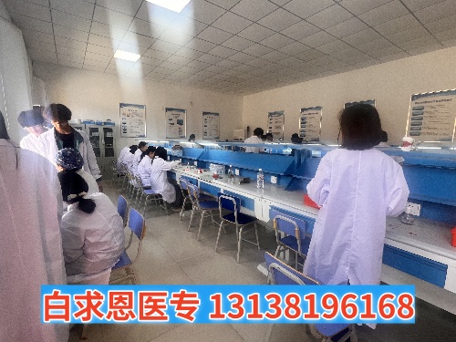 石家莊白求恩醫(yī)學中專學校多長時間放假一次？