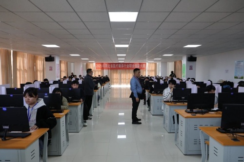 石家莊冀聯(lián)醫(yī)學中專學?？诒趺礃?></a>
                    </dd>
                    <dt class=